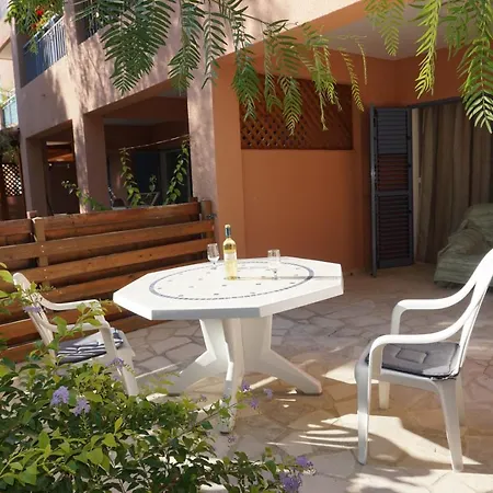 Limnaria Gardens Paphos, Near Apartment *